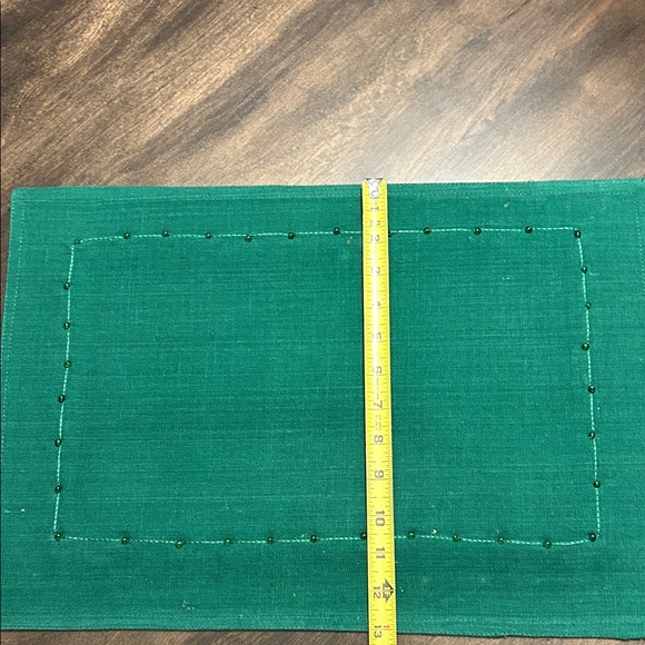 Red and Green Placemats Set - Picture 4 of 6